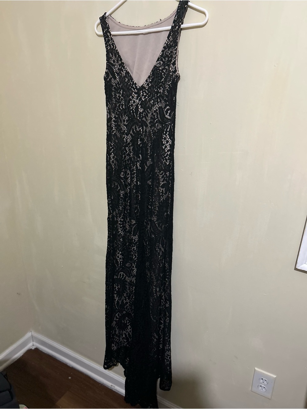 Black Lace V-Neck Evening Dress